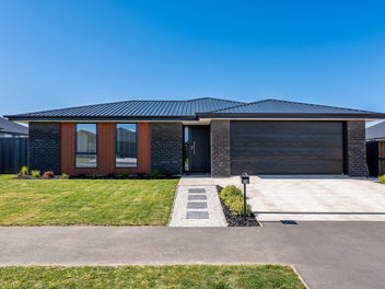 38 Eric Crozier Road, Darfield, Darfield