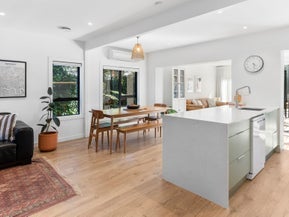 2/1062 Beach Road, Torbay, Auckland