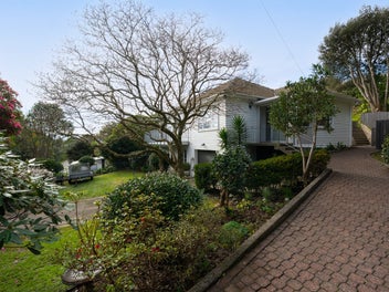 15 Ngatitoa Street, Tawa, Wellington