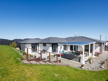 42 Cyprus Place, Fitzherbert, Palmerston North