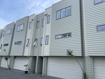 54/21 Hunters Park Drive, Three Kings, Auckland