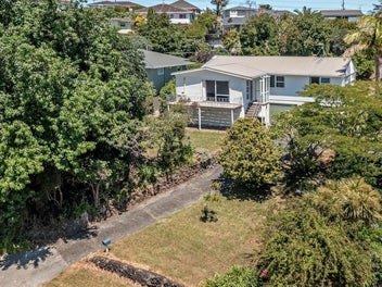 7 Shanaway Rise, Hillcrest, Auckland