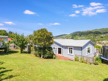 32 Handyside Street, Tawa, Wellington