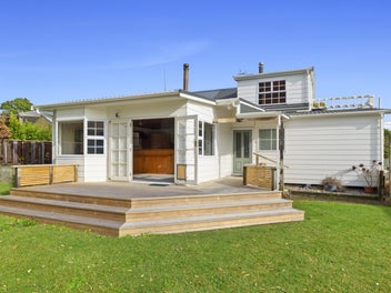 18 Whakapaki Street, Urenui, Urenui