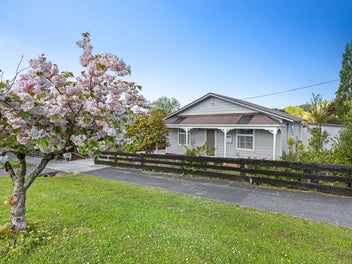 8 Paraekaretu Street, Hunterville, Hunterville