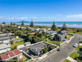 4 Kowhai Street, Otaki Beach, Otaki