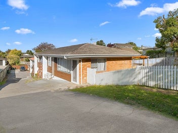 1/112 Gossamer Drive, Pakuranga Heights, Auckland