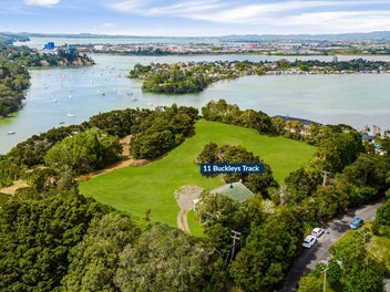 11 Buckleys Track, Paremoremo, Auckland