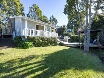 82 Kauri Point Road, Laingholm, Auckland