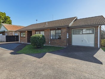 2/10 Great South Road, Papakura, Auckland