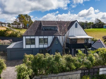 131 Chelsea View Drive, Chatswood, Auckland