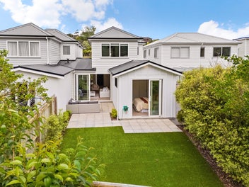8 Glide LANE, WHITBY, PORIRUA