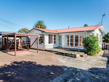 21 Gray AVE, Paraparaumu Beach, Paraparaumu