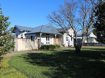 9 Clifton Avenue, Carterton