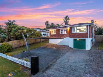 16 Thornlow Street, Glendene, Auckland