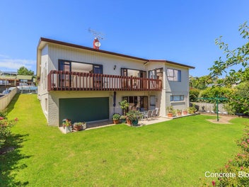 10 Oaktree Avenue, Browns Bay, Auckland