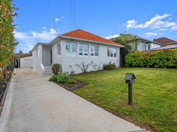 14 Bonnie Brae Road, Meadowbank, Auckland