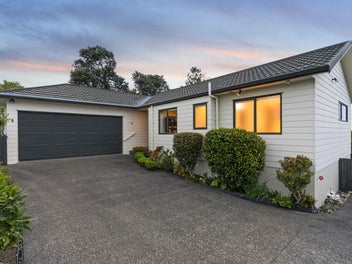 8B Aeroview Drive, Beach Haven, Auckland