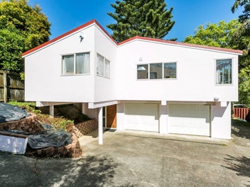 2/12 Shanaway Rise, Hillcrest, Auckland