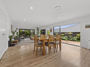 8 Oakmont Crescent, Waiwhakaiho, New Plymouth
