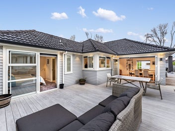 12 Bromley Place, Glen Innes, Auckland