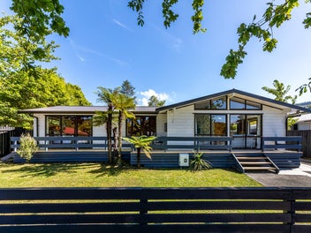 10 Gemstone Drive, Birchville, Upper Hutt