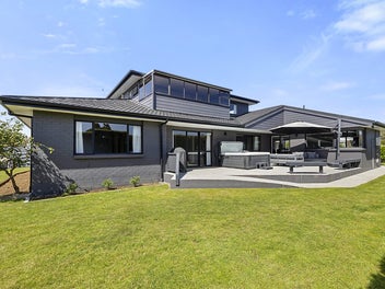 40 Heta Road, Highlands Park, New Plymouth