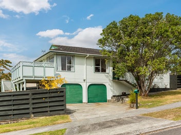 27 Staithes Drive North, Whitby, Porirua