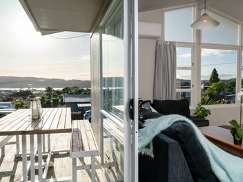 6 Manukau Road, Raglan