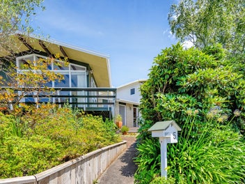 5 Longview Drive, Merrilands, New Plymouth