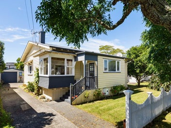 16 Carrie Street, Sandringham, Auckland