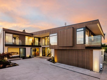 117A Lake Crescent, Hamilton Lake, Hamilton