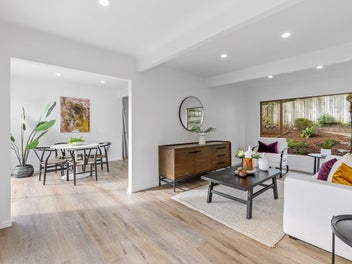 2/867 Beach Road, Waiake, Auckland