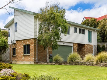 12 Portage Place, Whitby, Porirua