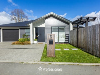 5 Nikau Lane, Timberlea, Upper Hutt