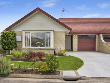 9/212 Grove RD, Mayfair, Havelock North