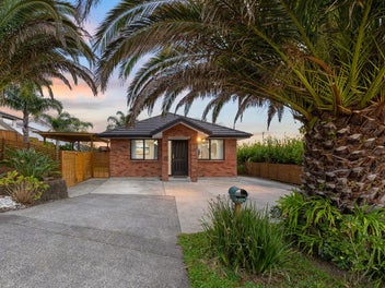 4D Virginia Street, Henderson, Auckland