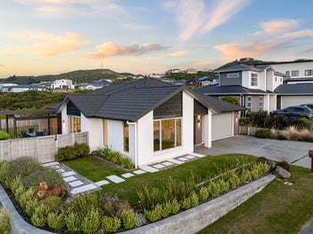 15 Ken Douglas Drive, Aotea, Porirua