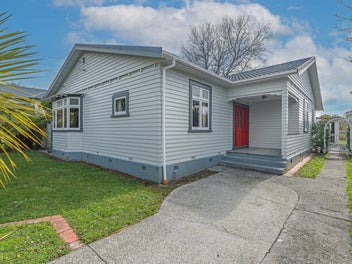 10 Hunia Street, Marton