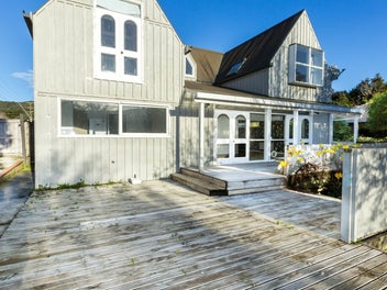 2 Gloucester Street, Silverstream, Upper Hutt