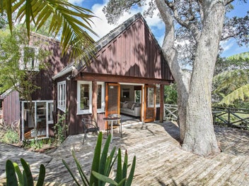 27 Rosecamp Road, Beach Haven, Auckland