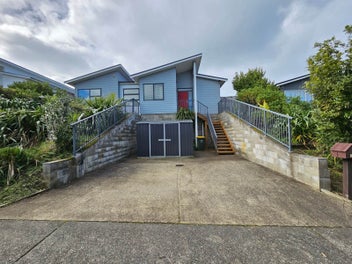 8 Barcliff Terrace, Gulf Harbour, Whangaparaoa