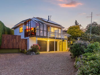 126 Marine Drive, Lyttelton