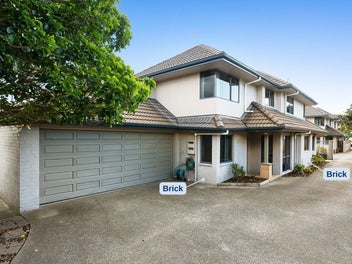 2/6 Eastern Beach Road, Eastern Beach, Auckland