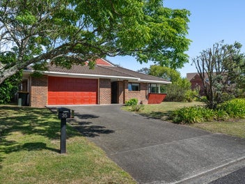 35 Chilton Drive, Paraparaumu