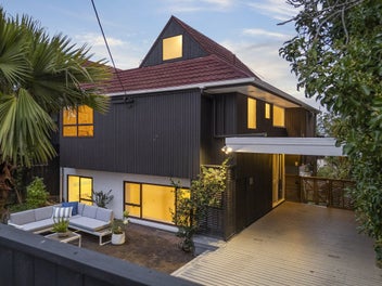 2/30 Vauxhall Road, Devonport, Auckland