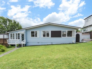 3 Pavola Grove, Glenfield, Auckland