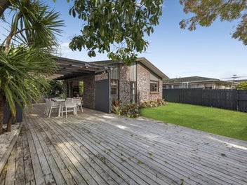 1/70 Mirrabooka Avenue, Botany Downs, Auckland