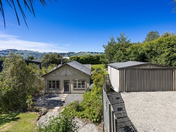 18 Ellesmere Street, Ravensbourne, Dunedin