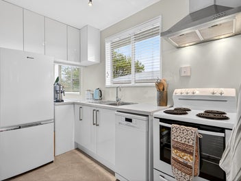 1/15 Pencarrow Crescent, Wainuiomata, Lower Hutt